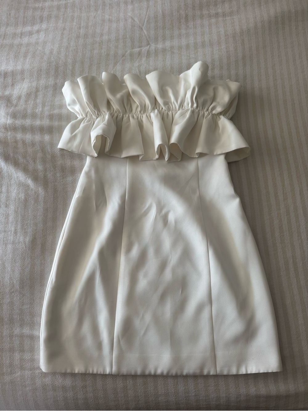 DO+BE White Strapless Ruffle Mini Dress